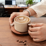 Mug en céramique moderniste avec support en bois