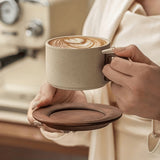 Mug en céramique moderniste avec support en bois