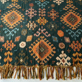 Couverture géométrique douce à franges d'inspiration tribale