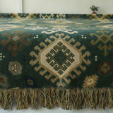Couverture géométrique douce à franges d'inspiration tribale