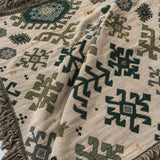 Couverture géométrique douce à franges d'inspiration tribale
